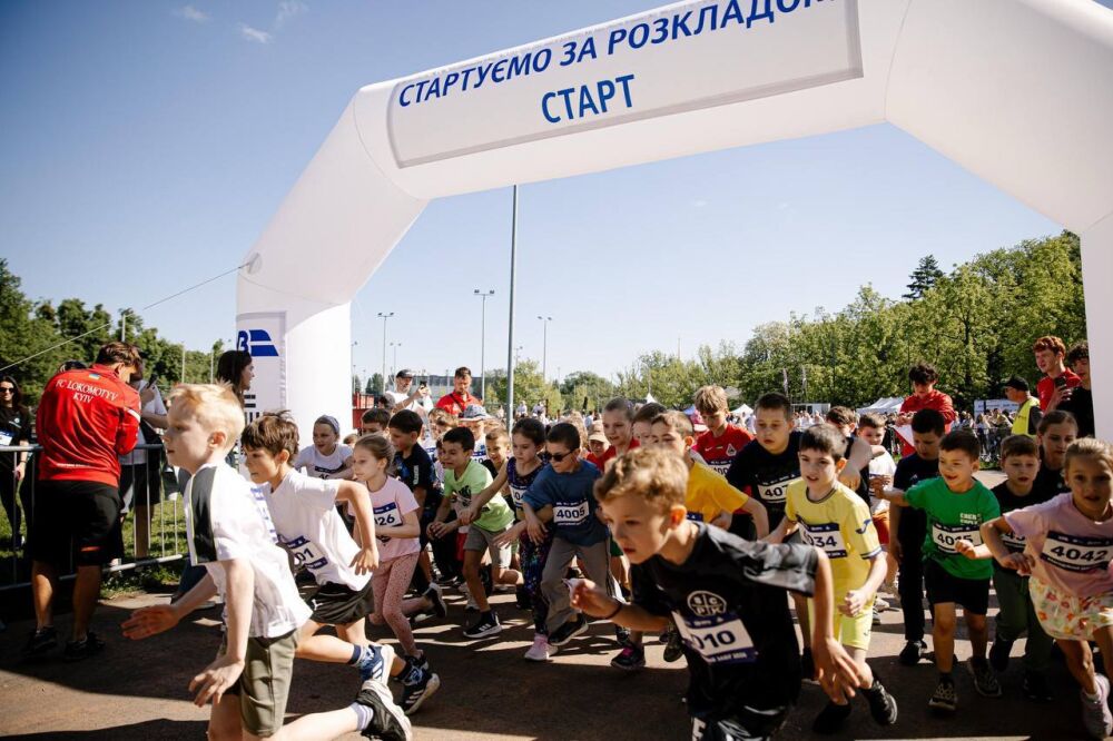 "Starting on Schedule" is a race that brought together hundreds of railway workers from different corners of Ukraine to support their colleagues.