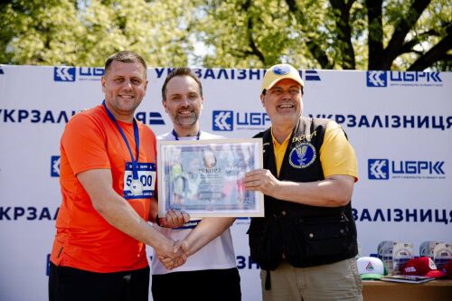 "Starting on Schedule" is a race that brought together hundreds of railway workers from different corners of Ukraine to support their colleagues.