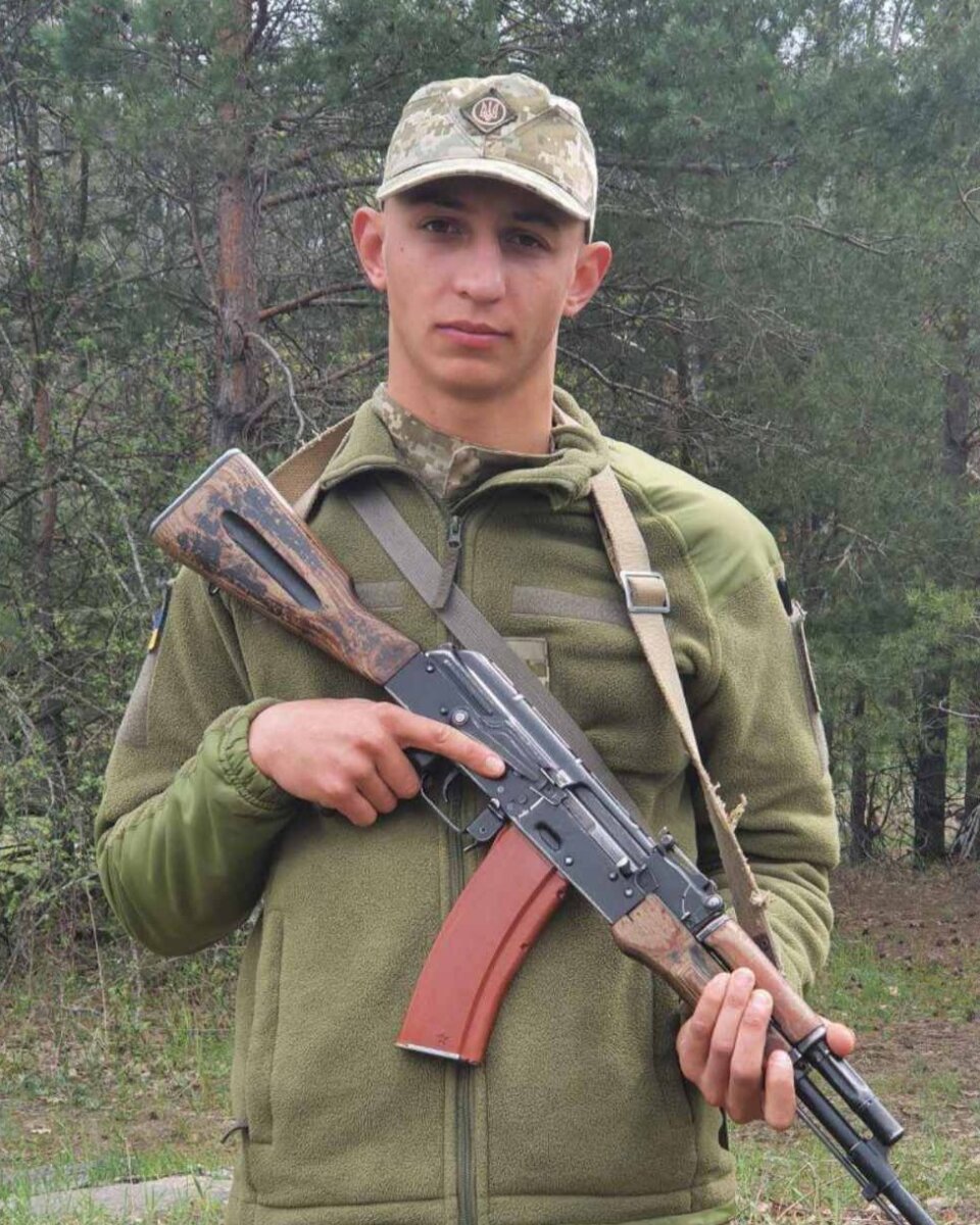 Максим ДОВБИШЕВ